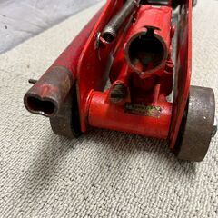 ガレージジャッキ 油圧式 赤 フロアジャッキ ハンドル付 整備 メンテナス工具 車整備用 レッド ジャッキアップ工具 車整備 A0120の画像