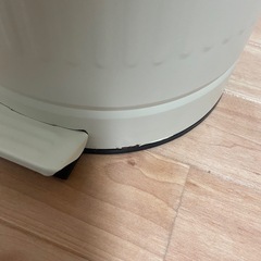 ニトリ ペダル式ゴミ箱 ペダルペールソフトクローズ アイボリーの画像