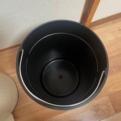 ニトリ ペダル式ゴミ箱 ペダルペールソフトクローズ アイボリーの画像