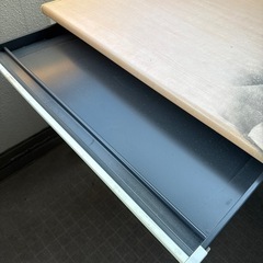 メタルデスクの画像
