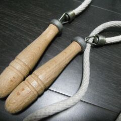 【中古】子供用　なわとび　木製　日本製　①の画像