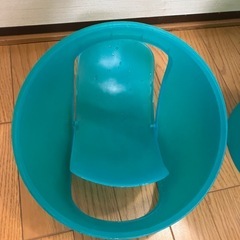 緑のゴミ箱の画像