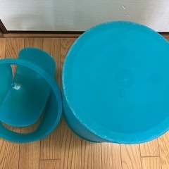 緑のゴミ箱の画像