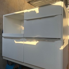 食器棚の画像