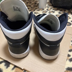 NIKE WMNS AIR JORDAN 1 MID スニーカーの画像