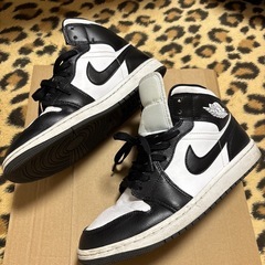 NIKE WMNS AIR JORDAN 1 MID スニーカーの画像