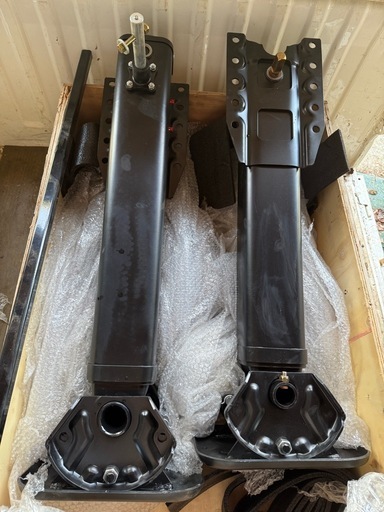 トレーラー用補助脚　左右各1本ずつ計2本 　22万税別 手動式ランディングギヤ ランディングギア 新品