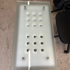 O2507-742 ガラスローテーブル キズ汚れ有りの画像