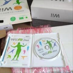 Wii本体とFit plusの画像