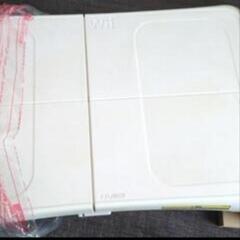 Wii本体とFit plusの画像