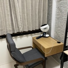 電子レンジ、万能棚、机
の画像