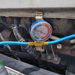 カーエアコンのガス充填します