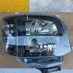 ハイエースヘッドライトの画像