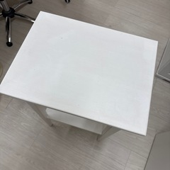 IKEA サイドテーブルの画像