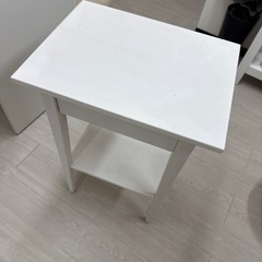 IKEA サイドテーブルの画像