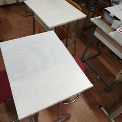 研修　塾机の画像