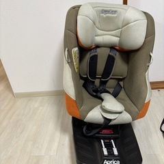 aprica チャイルドシートの画像