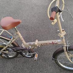 折り畳み自転車の画像