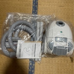 紙パック式掃除機
の画像