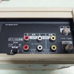 ★aiwa【完動品】 ビデオデッキ／VHS ◎専用リモコン付の画像