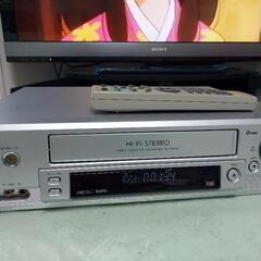 ★aiwa【完動品】 ビデオデッキ／VHS ◎専用リモコン付の画像