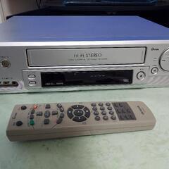 ★aiwa【完動品】 ビデオデッキ／VHS ◎専用リモコン付の画像