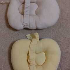ベビー枕　2個セット　腕通し紐付きの画像