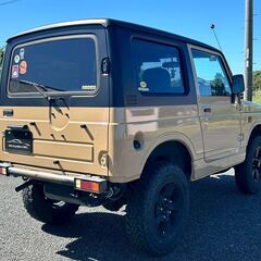 コミコミ🚘車検R９年5月！４WD！全塗装！リフトアップ！天張り＆内張り加工！Bluetooth！ETC！ジムニー！の画像