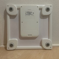 OMRON 体重計の画像