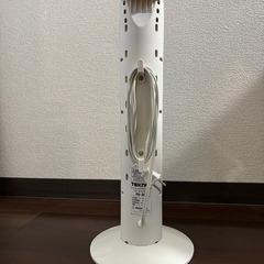 おしゃれ。TEKNOS スリムハロゲンヒーター 　シンプルでスタイリッシュなデザインです。の画像