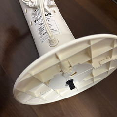 おしゃれ。TEKNOS スリムハロゲンヒーター 　シンプルでスタイリッシュなデザインです。の画像