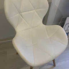 ホワイトチェアの画像