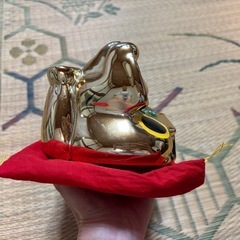輝く招き猫の貯金箱 金運アップ　黄金の画像