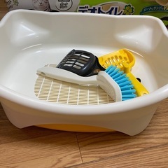 3階ゲージ、猫トイレ2個、トイレ消耗品の画像