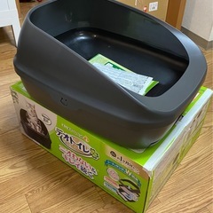 3階ゲージ、猫トイレ2個、トイレ消耗品の画像