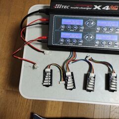 Hitec X4 AC マルチチャージャー完全稼働充電機の画像