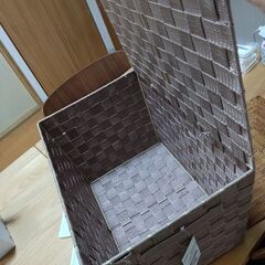 ニトリの蓋付きバスケットの画像