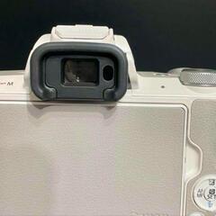 【美品】Canon EOS Kiss M ホワイト ダブルレンズキットの画像