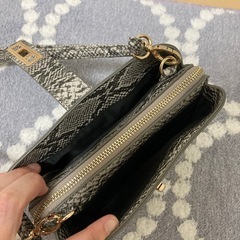 パイソン柄ショルダーバッグの画像
