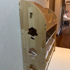 おもちゃ収納付き絵本ラックの画像
