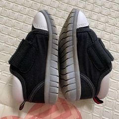 ベビー　スニーカー 13.0 西松屋　記名なし　子供靴　シューズ　記名なし　黒の画像