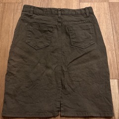 膝上スカート　カーキ　Mサイズの画像