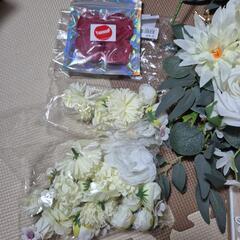 結婚式で使用した造花、フラワーシャワー、イニシャルオブジェの画像