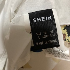 ✨美品✨SHEIN　花柄ワンピースの画像