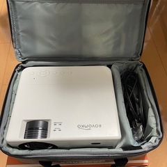 プロジェクター&三脚セット！家で大画面の映像を！の画像
