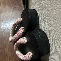 伝統的な草履 黒と赤の花柄　kidsの画像