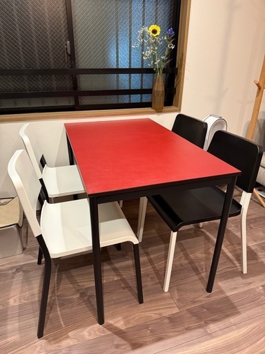 【お値下げ❗️「】ダイニングセット(テーブルx1、テーブルマットx1、イスx4)