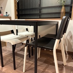 テーブルセット(椅子4つ)の画像