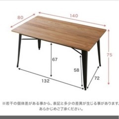 テーブル　木目　ブラウンの画像