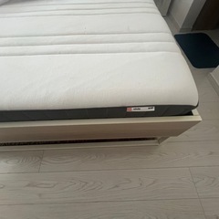 ダブルベッドの画像